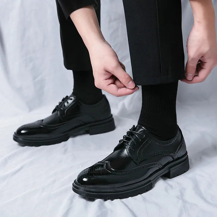 Herren Schnürschuhe mit Wingtip-Details und Perforierter Oberfläche-Men Footwear-Alpenkind