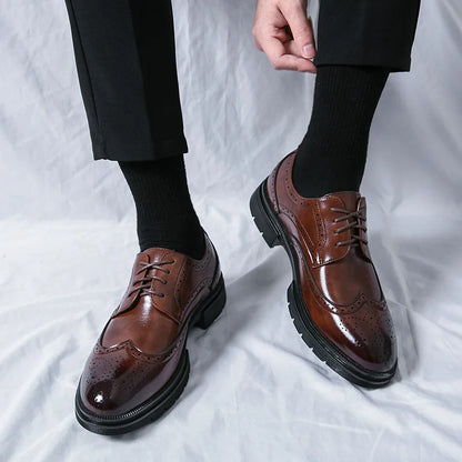 Herren Schnürschuhe mit Wingtip-Details und Perforierter Oberfläche-Men Footwear-Alpenkind