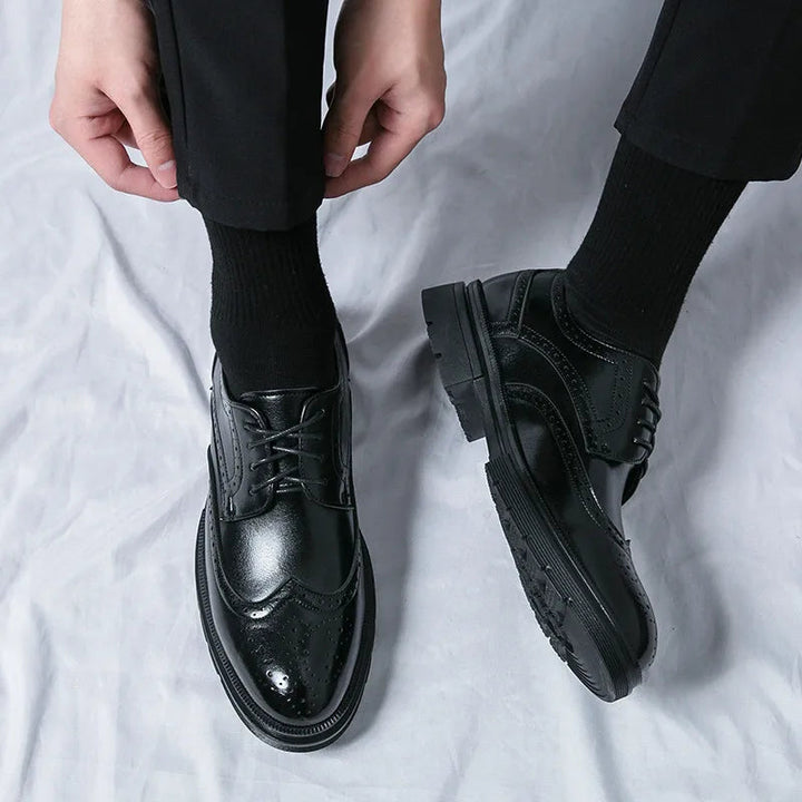 Herren Schnürschuhe mit Wingtip-Details und Perforierter Oberfläche-Men Footwear-Alpenkind