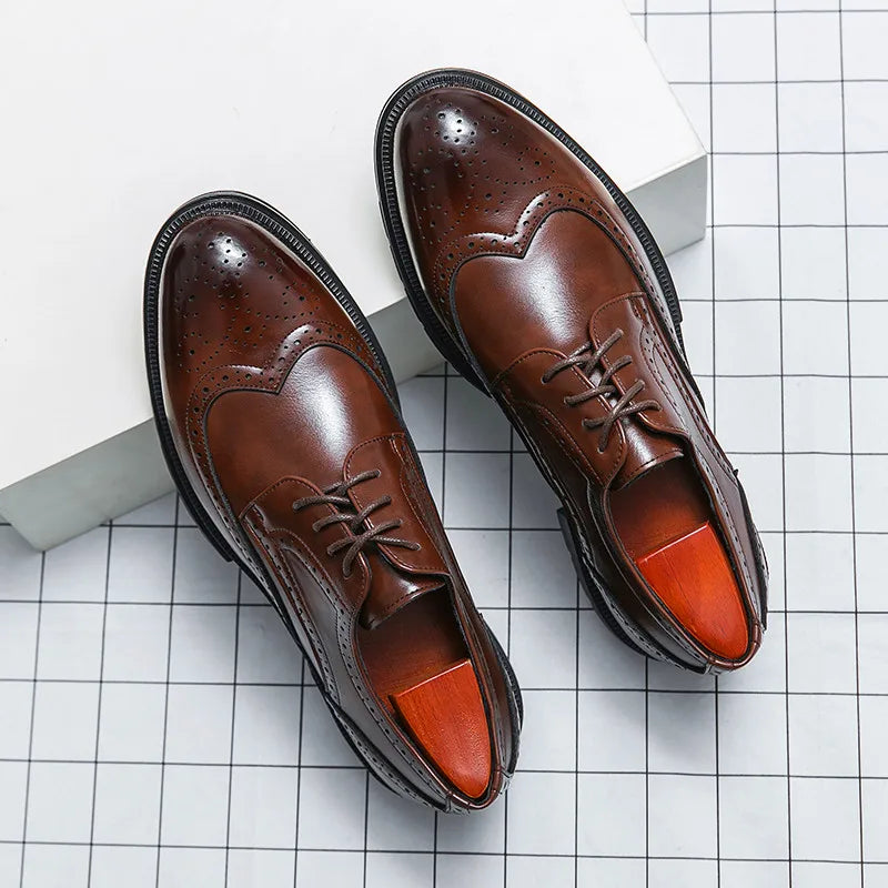 Herren Schnürschuhe mit Wingtip-Details und Perforierter Oberfläche-Men Footwear-Alpenkind