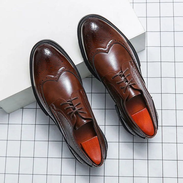 Herren Schnürschuhe mit Wingtip-Details und Perforierter Oberfläche-Men Footwear-Alpenkind