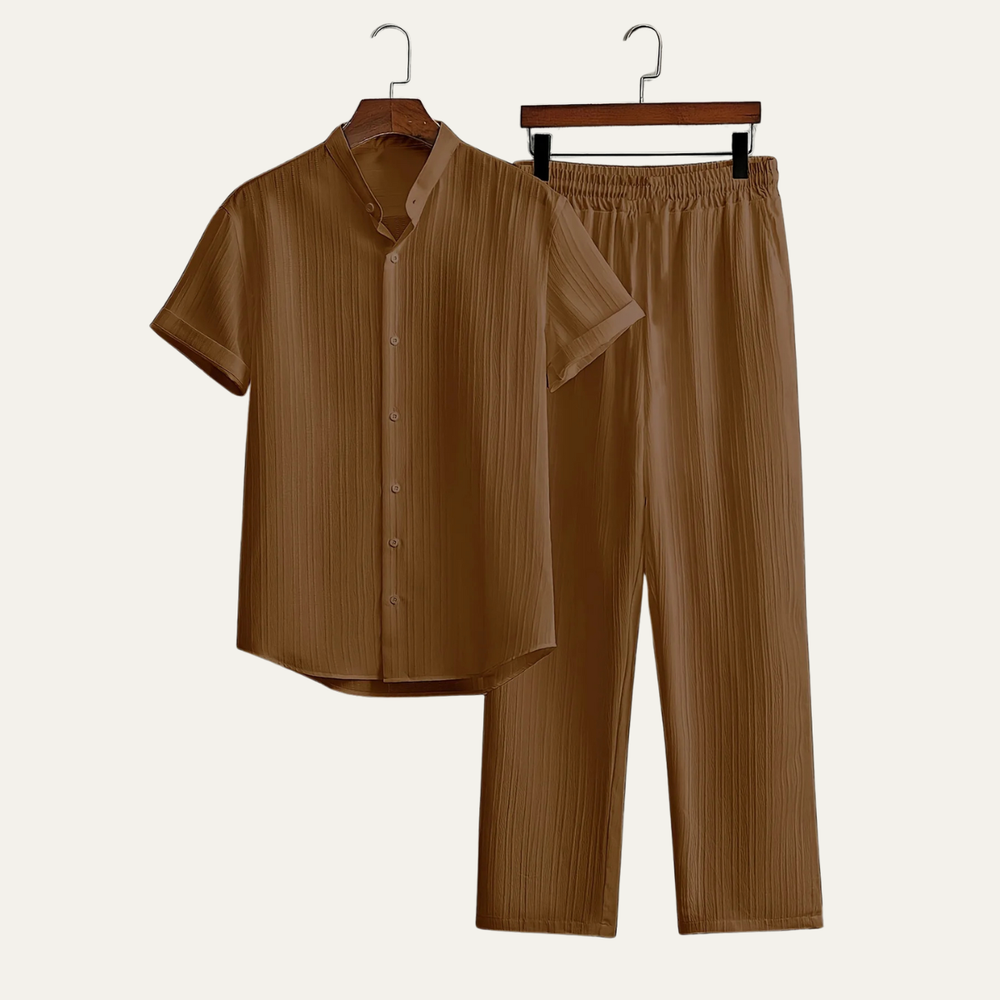 Herren Set mit Kurzarmhemd mit Stehkragen und Knopfleiste sowie Hose mit elastischem Bund-Men Sets-Alpenkind