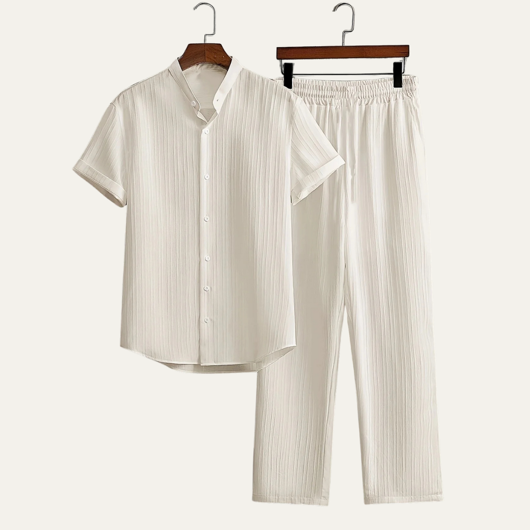 Herren Set mit Kurzarmhemd mit Stehkragen und Knopfleiste sowie Hose mit elastischem Bund-Men Sets-Alpenkind