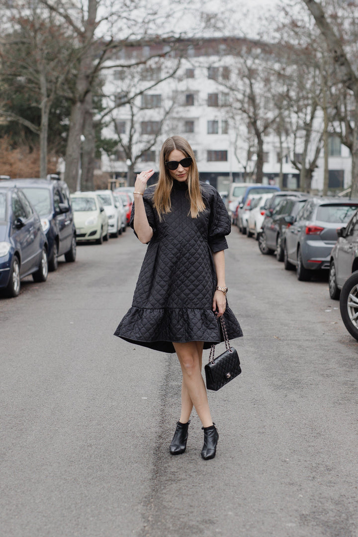 Gestepptes Kleid für Damen in Schwarz