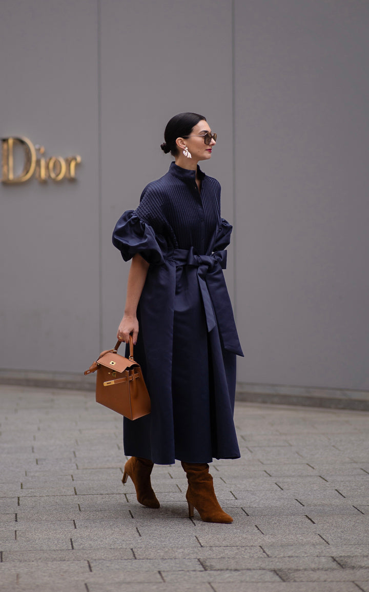 Damenkleid aus Satin in Marineblau