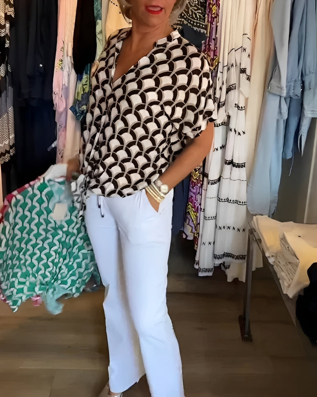 Leona - Stilvolles Damenoberteil mit Design