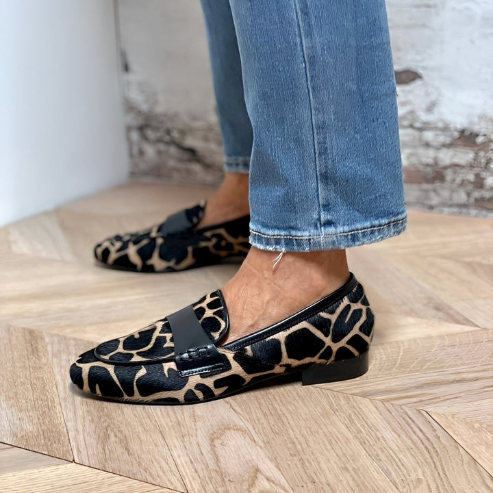 Claire – Klassische Loafers im Tierdesign