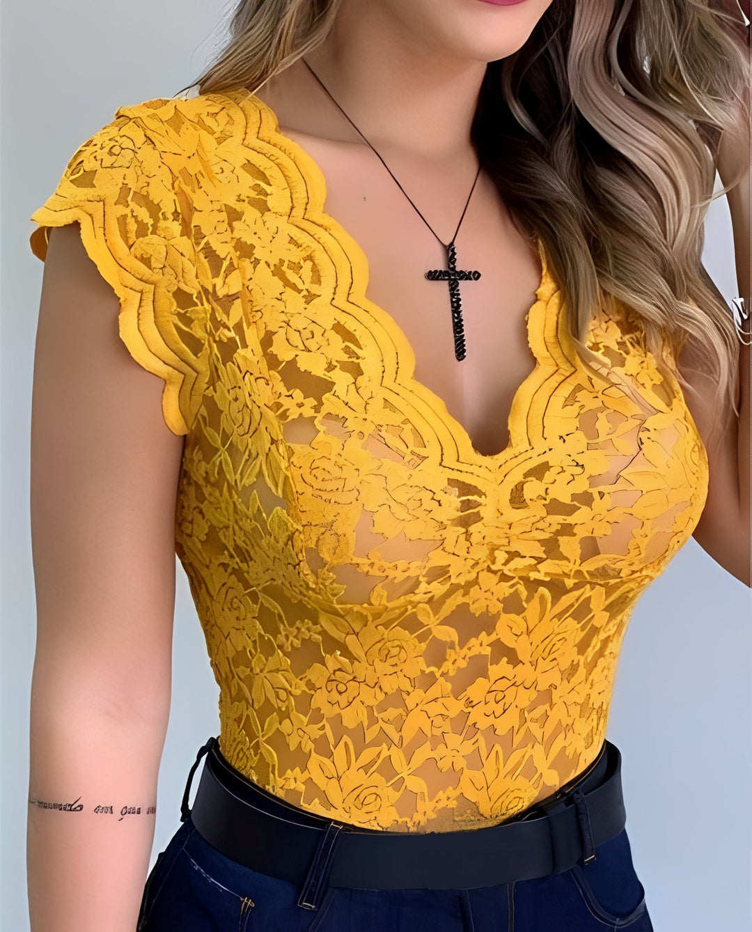 Eloise – Elegantes ärmelloses Spitzenoberteil