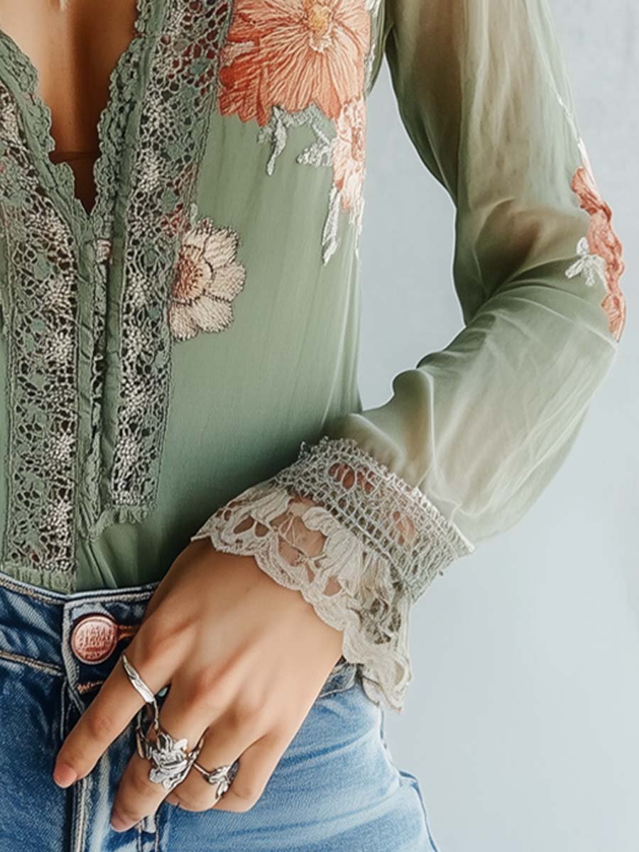 Damenbluse mit Blumenmuster und Spitzenverzierung, langärmelig