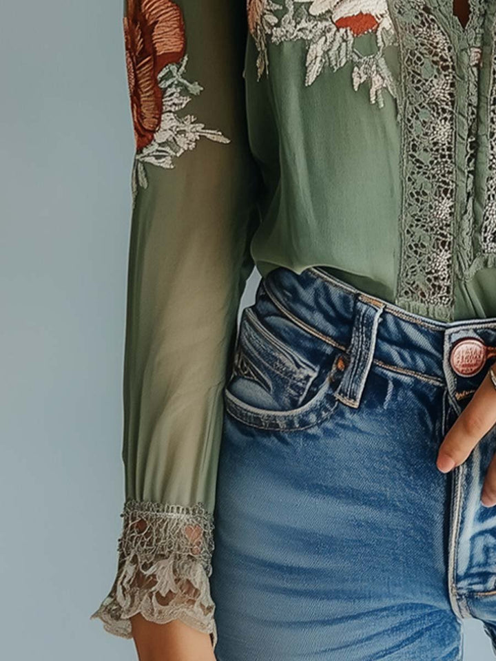 Damenbluse mit Blumenmuster und Spitzenverzierung, langärmelig