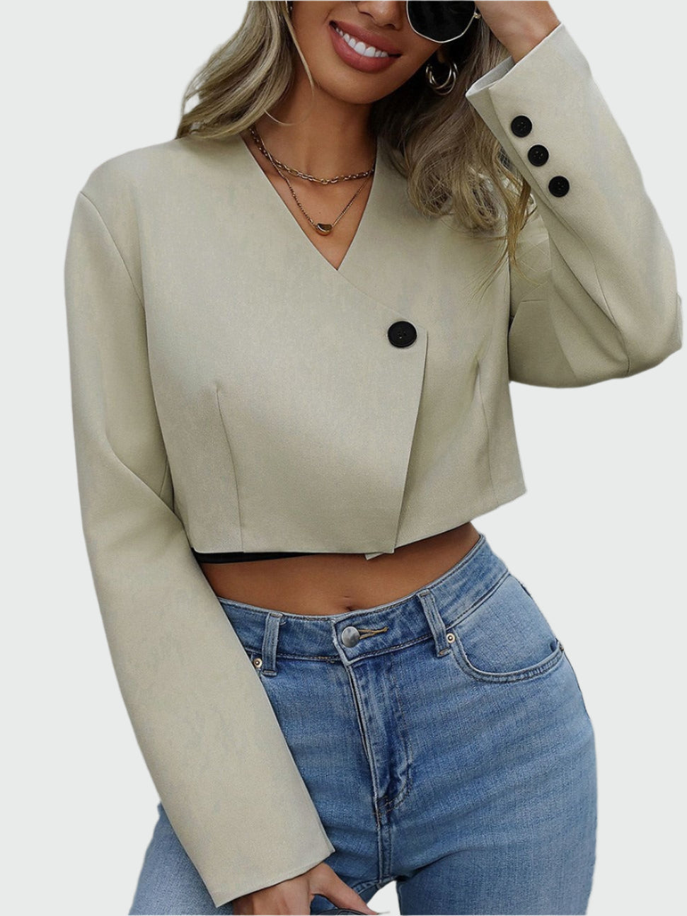 Kurze Damenjacke mit V-Ausschnitt und Ärmeldekoration