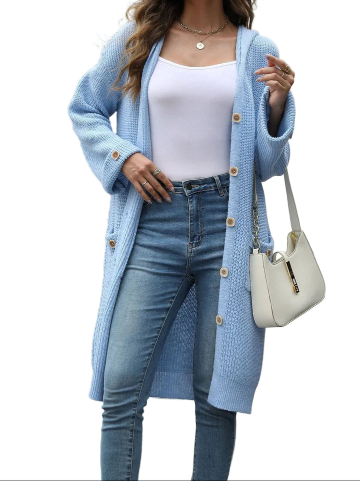 Lange Strickjacke mit Knopfverschluss und aufgesetzten Taschen-Women cardigans-Alpenkind
