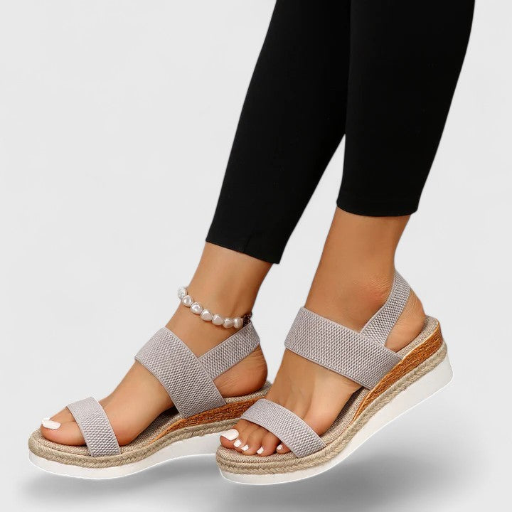 Orthopädische Damensandalen mit Keilabsatz