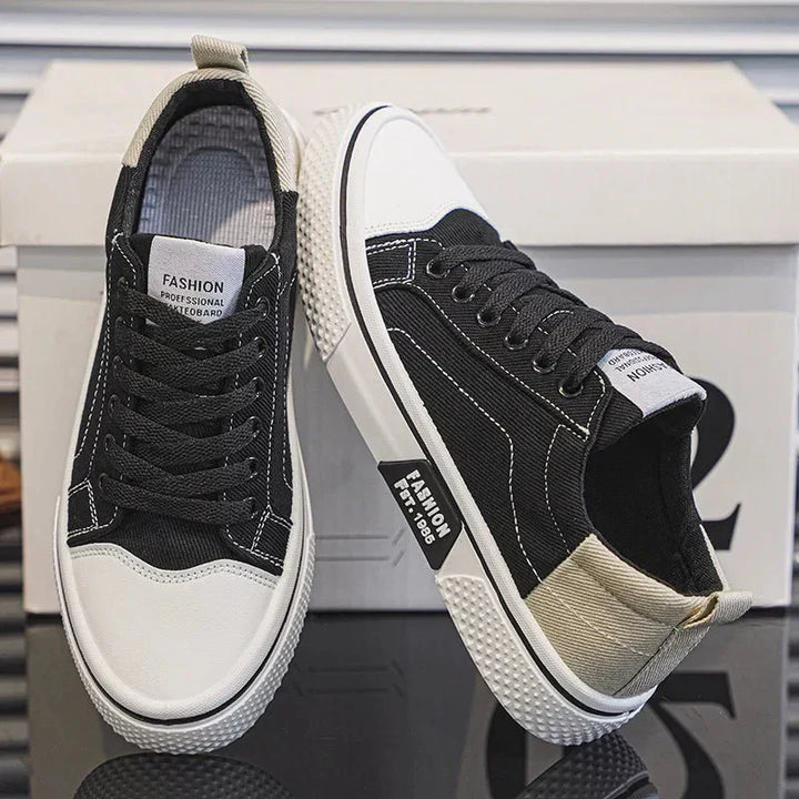Canvas-Sneaker Low-Top mit Schnürung