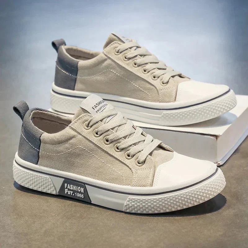 Canvas-Sneaker Low-Top mit Schnürung
