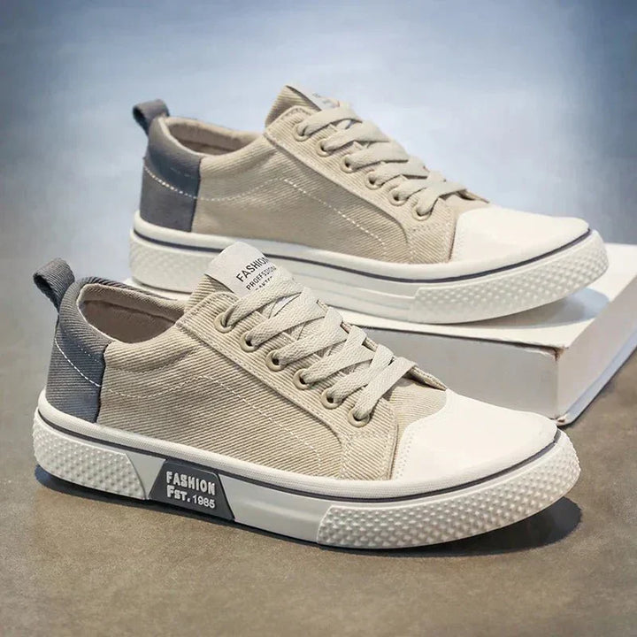 Canvas-Sneaker Low-Top mit Schnürung