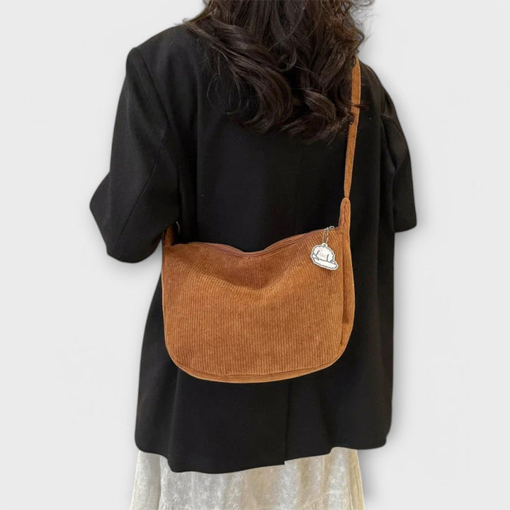 Magdalena | Damen Schultertasche mit eleganter Form