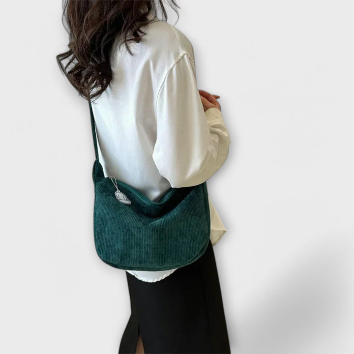 Magdalena | Damen Schultertasche mit eleganter Form
