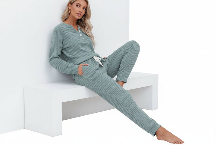 Rippenstrukturiertes zweiteiliges Set mit Langarmoberteil und Hose-Women Set-Alpenkind
