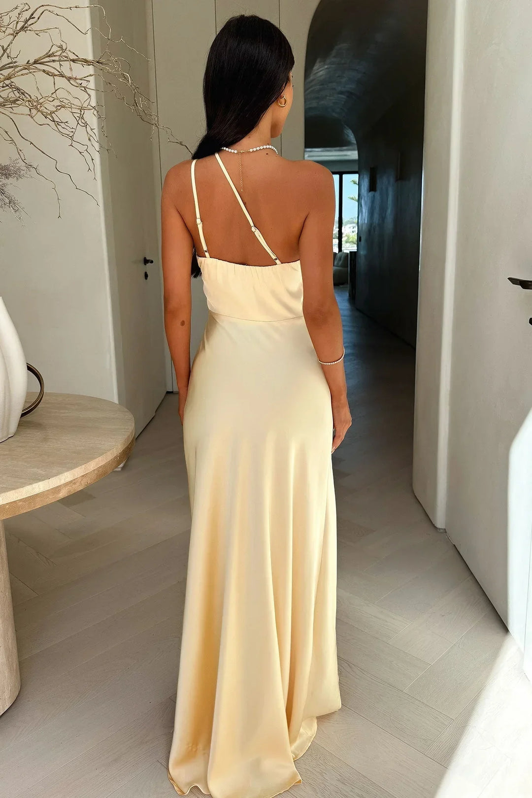 Asymmetrisches langes Abendkleid Damen mit Schlitz Beige