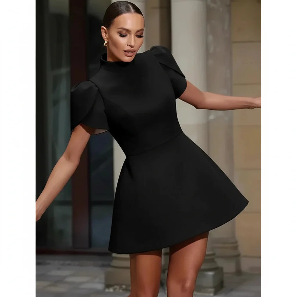Kurzes Abendkleid mit strukturierten Ärmeln für Cocktailpartys