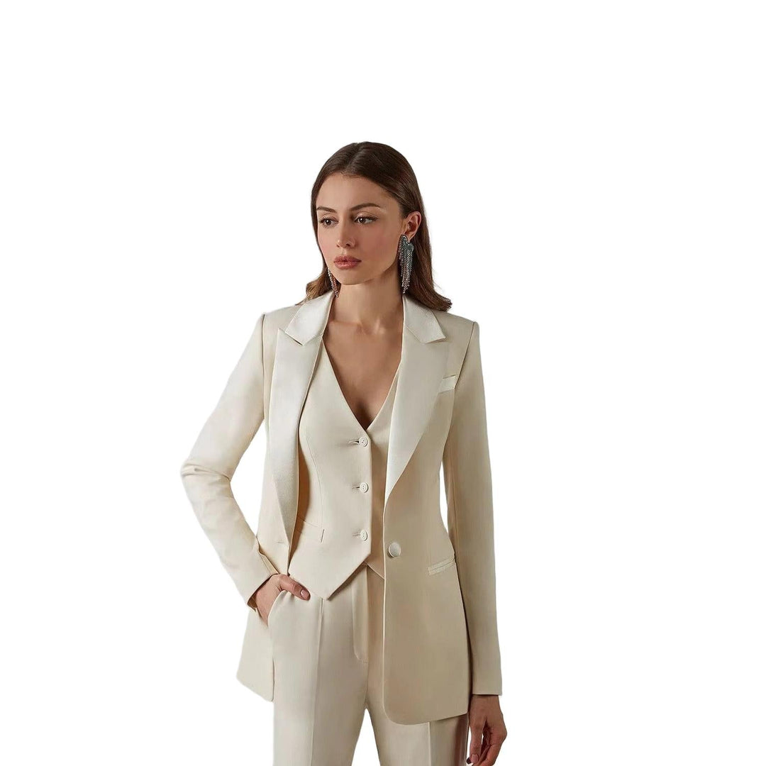 3-teiliger Damenanzug mit Spitzrevers | Blazer, Weste, Hose